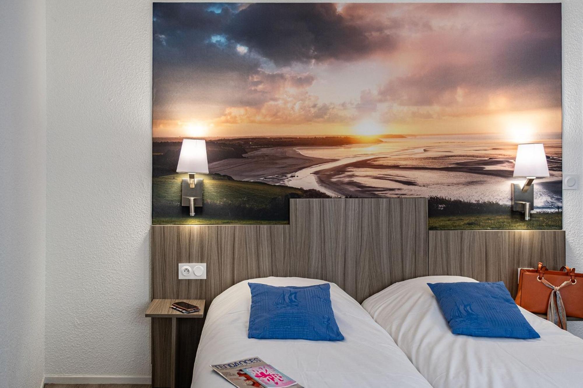 Contact Hotel Du Champ De Mars De Saint-Brieuc Buitenkant foto