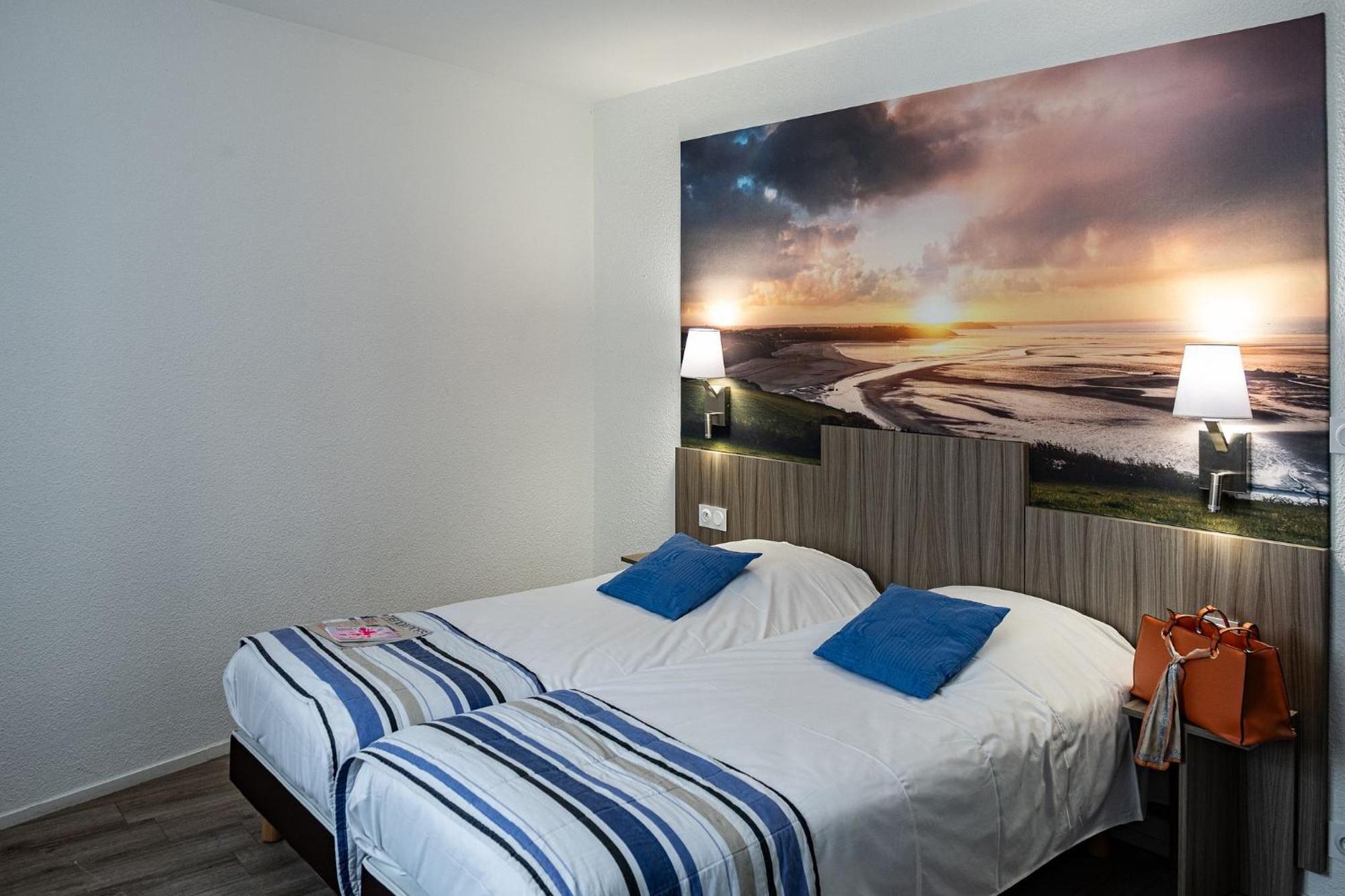 Contact Hotel Du Champ De Mars De Saint-Brieuc Buitenkant foto